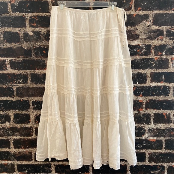 GAP Dresses & Skirts - GAP tiered midi skirt